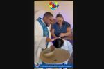 Foto ilustrativa de la nota titulada: VÍDEO: Padre emociona a internet pelo cuidado ao batizar crianças autistas
