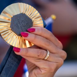 Por que atletas estão devolvendo medalhas olímpicas conquistadas em Paris 2024?