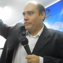 Pastor promete dentes e seios “novos” e é denunciado por estelionato no MS