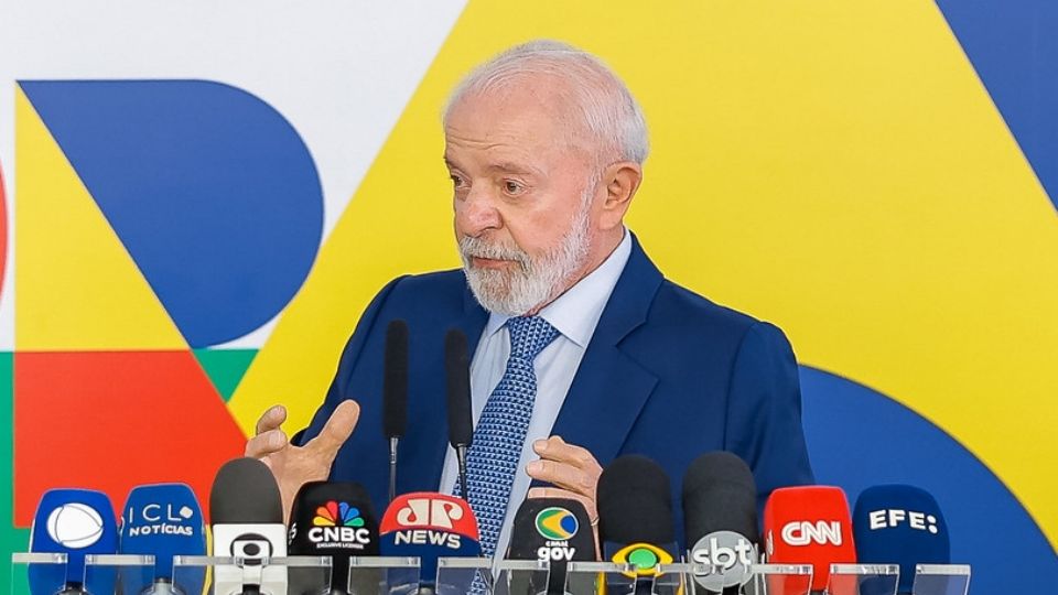 Presidente Lula dá entrevista coletiva