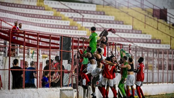 Veja a surpreendente medida de Romário para fazer o América jogar bem