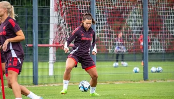 Lena Oberdorf: craque alemã faz críticas a postagens sexistas no futebol feminino