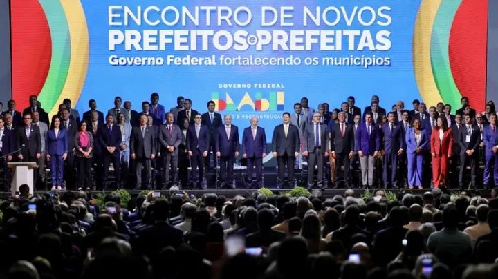 Governo faz maior encontro de prefeitos e prefeitas em Brasília - Por Alexandre Padilha