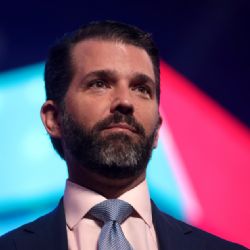 Pequim rebate Donald Trump Jr., defende diálogo e critica foco militar dos EUA na China