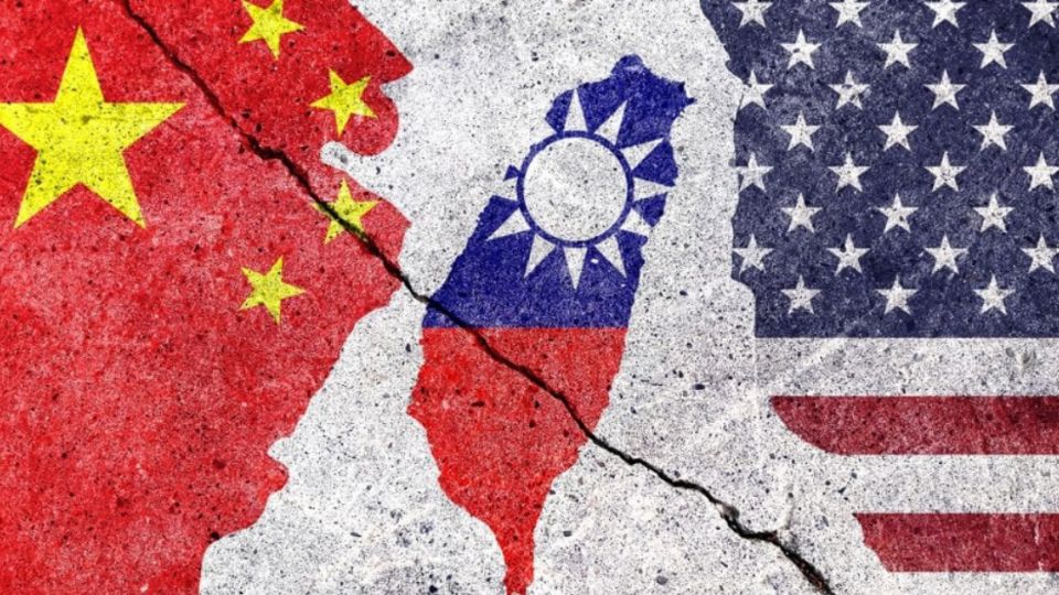 Pequim critica decisão do governo Trump de destinar US$ 870 milhões a Taiwan, acusa Washington de violar o princípio de 'Uma Só China' e alerta para medidas de retaliação.