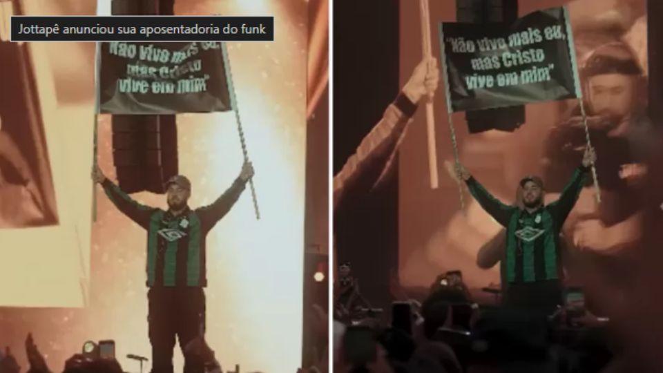 O cantor e ator Jottapê levanta uma faixa com dizeres bíblicos