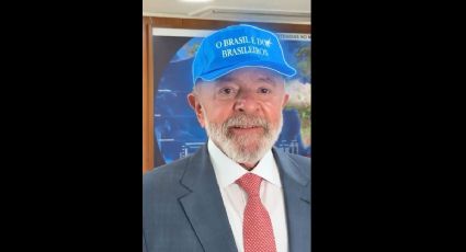 VÍDEO: Lula entra com tudo na batalha dos bonés sem dizer palavra