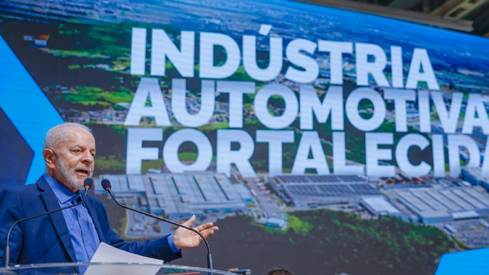 Indústria cresce sob gestão Lula