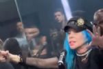VÍDEO: "Teve abuso sexual? Perdoa. Foi da família? Perdoa", diz Baby do Brasil durante culto em boate