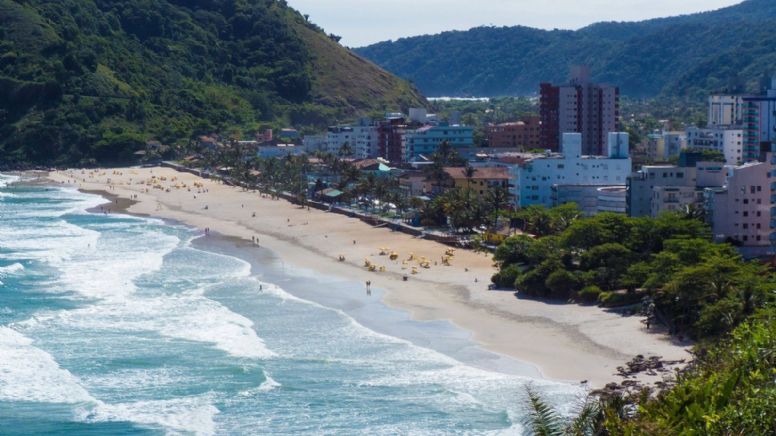 STF manda fechar rua que dá acesso à praia paradisíaca em Guarujá