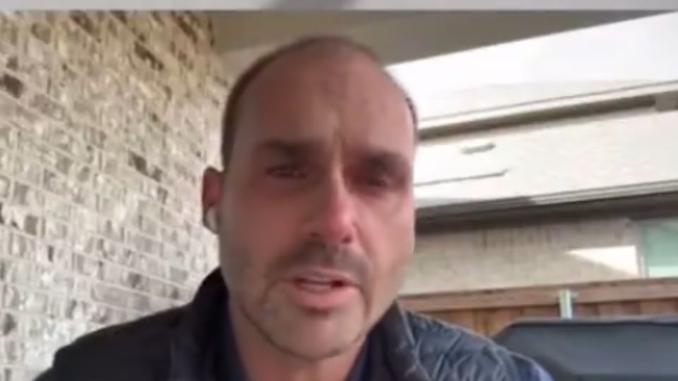 Eduardo Bolsonaro em prantos