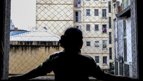 Mulheres negras levariam até 184 anos para comprar casa própria, aponta levantamento