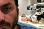 Foto ilustrativa de la nota titulada: Cirurgia de Bolsonaro: Carlos fala em "fisionomia deformada" e problemas nas "funções biológicas" do pai