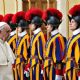 Vaticano e a Guarda Suíça: Como fica segurança digital e física dos cardeais até fim do conclave