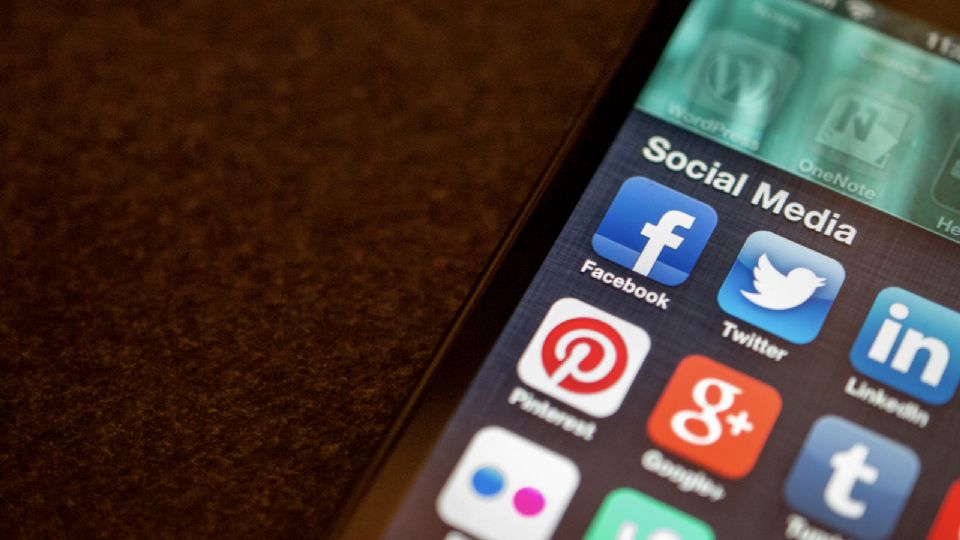 O Brasil figura no topo dos países de maior tempo de permanência nas redes sociais.