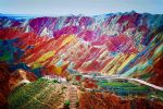 Foto ilustrativa de la nota titulada: China: quando placas tectônicas moldam uma paisagem psicodélica; entenda