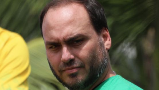 Carlos Bolsonaro rompe silêncio sobre possível candidatura ao Senado por SC