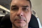 Foto ilustrativa de la nota titulada: VÍDEO: Flávio Bolsonaro toma atitude vergonhosa para inflar manifestação