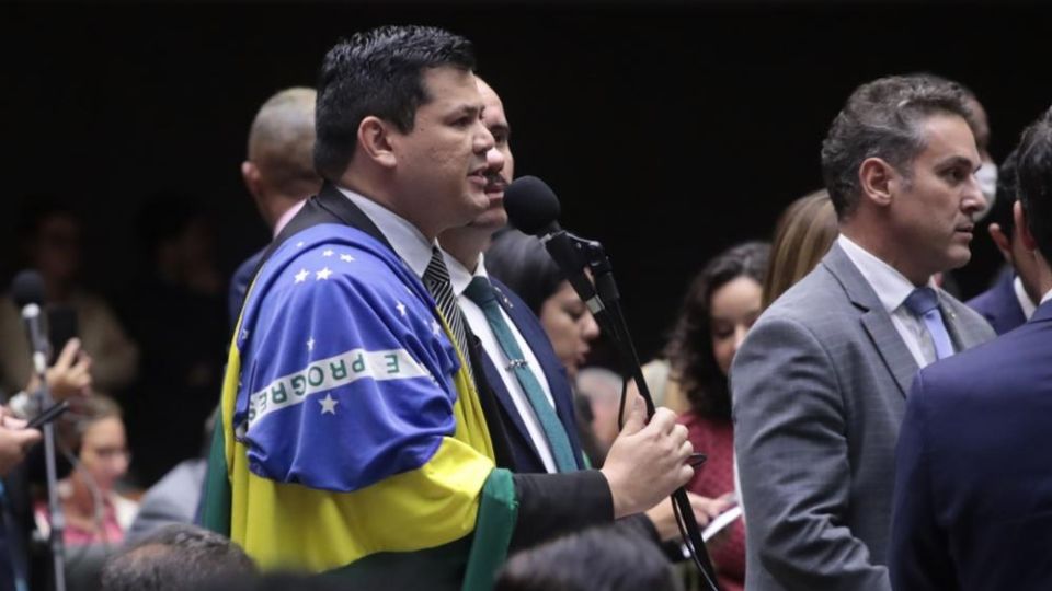 Deputado Gilvan da Federal (PL-ES) em discurso no plenário da Câmara