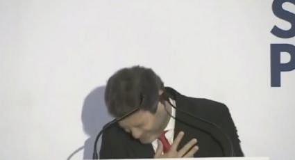 VÍDEO: Ventura, o Bolsonaro português, bebe água e "desmaia" em ato eleitoral