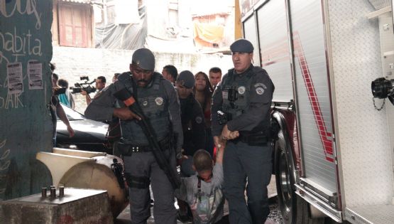 VÍDEO: Tarcísio descumpre ordem do governo Lula e manda PM à Favela do Moinho