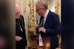 Foto ilustrativa de la nota titulada: Alckmin presenteia papa com camisa de time brasileiro que é "símbolo cristão e campeão"; veja vídeo