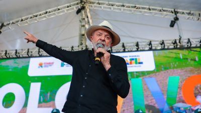 Lula: "Economia não gira com dinheiro na mão de poucos"