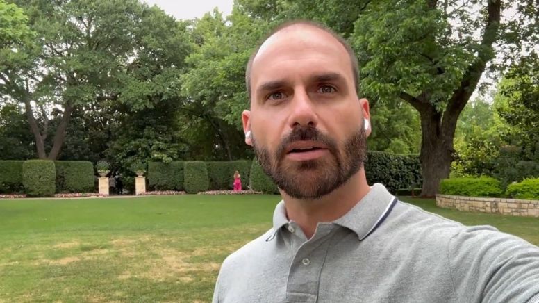 A nova tese de Eduardo Bolsonaro sobre Barroso e o STF é de gargalhar