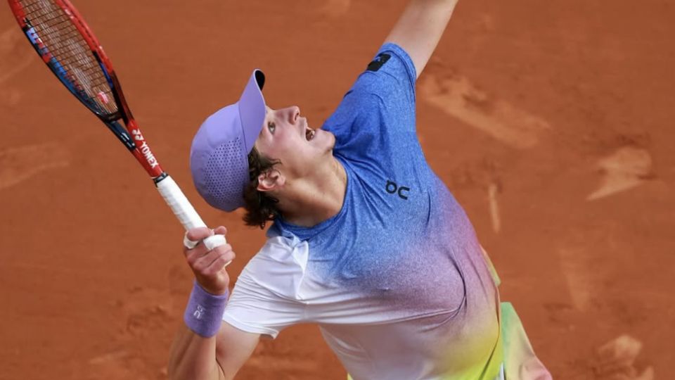 João Fonseca voltou a mostrar tênis de primeira linha em Roland Garros.