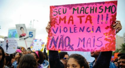 Ato contra feminicídio reúne entidades na Baixada Santista