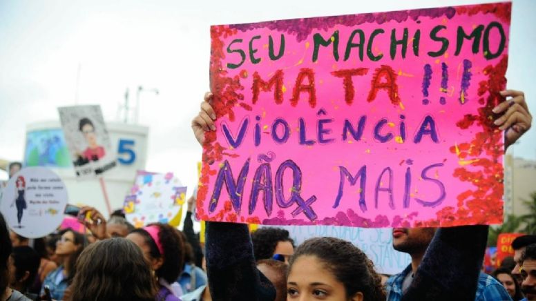 Ato contra feminicídio reúne entidades na Baixada Santista