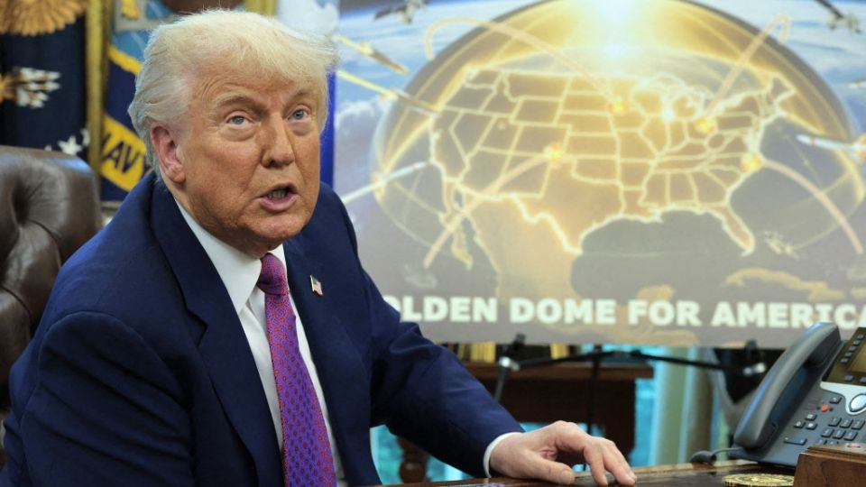 Donald Trump apresenta seu 'domo dourado'