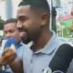 Ex-BBB Davi Brito deixa delegacia rindo e comendo pipoca; veja vídeo