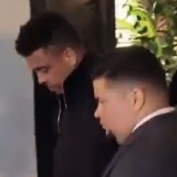 VÍDEO: Qual “fenômeno” ocorreu com Ronaldo ao sair de restaurante em Madri