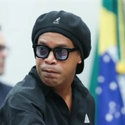 Se a moda pega... Fã processa Ronaldinho Gaúcho por “decepção total”; entenda