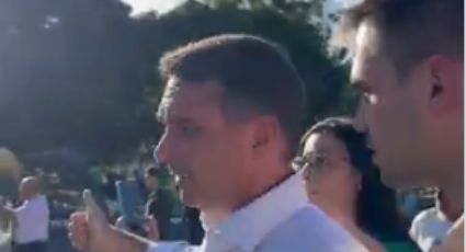 VÍDEO – Estudante para Flávio Bolsonaro em ato pela anistia: "Seu papai vai preso"