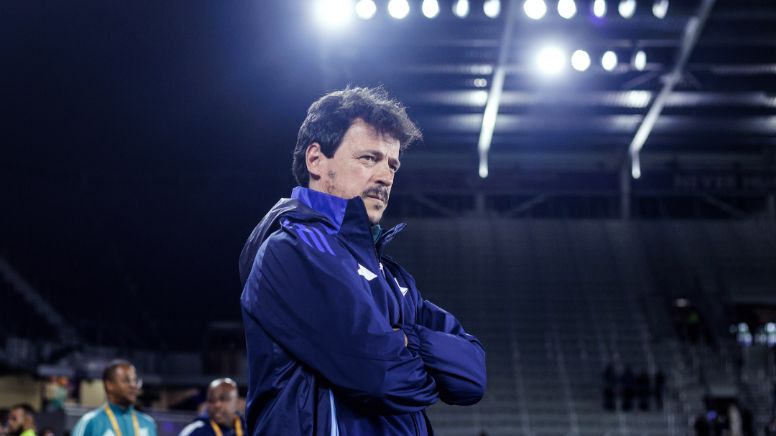 Vasco demora onze dias para contratar Diniz. Aposta de risco