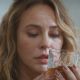 "Vale Tudo": Heleninha é alcoólatra ou alcoolista? Entenda a diferença