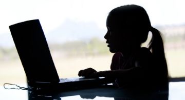 Ambiente digital falha na proteção de meninas mundo afora
