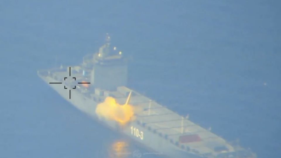 O Irã converteu um navio cargueiro em base avançada para lançar mísseis.