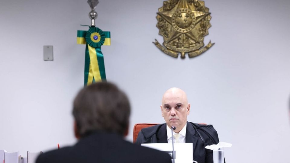 Ministro Alexandre de Moraes interroga o ex-presidente Jair Bolsonaro na ação penal da trama golpista