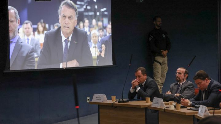 Bolsonaro faz dobradinha com a Veja e usa reportagem sobre Cid para tentar anular delação