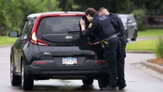Deputada democrata e marido são assassinados por atirador vestido de policial nos EUA