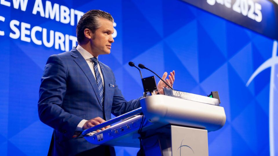Pete Hegseth fez duras declarações contra Pequim durante discurso em Singapura; diplomacia chinesa retrucou alegações