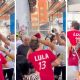 VÍDEO - Jovem é agredido por vestir vermelho em 'micareta' golpista na Paulista