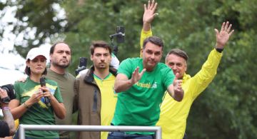 Flávio Bolsonaro revela condição para apoio do pai a candidato à Presidência