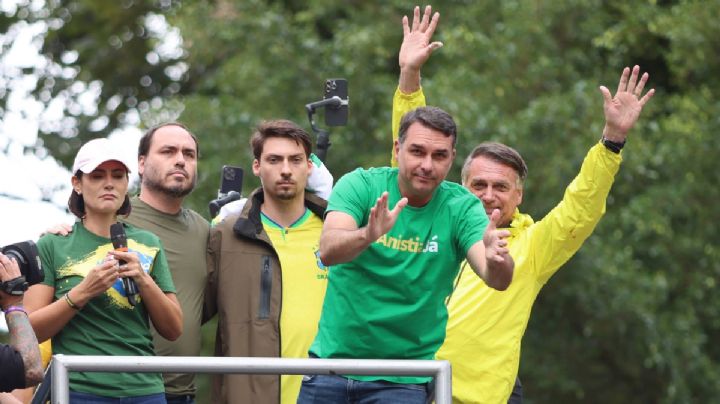Flávio Bolsonaro revela condição para apoio do pai a candidato à Presidência