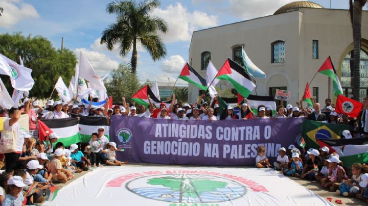 Mulheres do MAB marcham em mobilização contra PL da Devastação e genocídio em Gaza